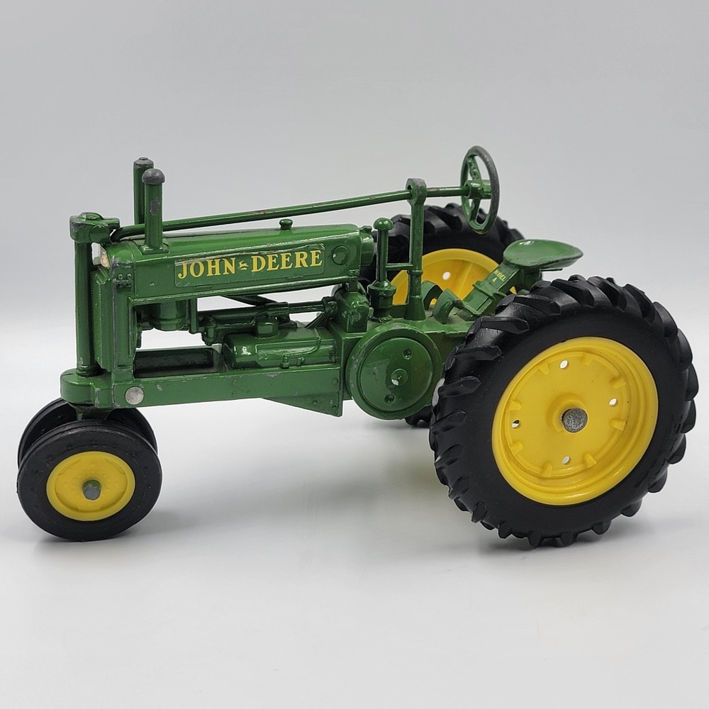 ERTL John Deere Model A 1934 Die Cast Metal Farm Tractor 1/16 Scale